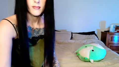 Snapshot of hotwetfreak chatting on 27, 1, 2025 Lili Vixen online show from 27, 1, 2025