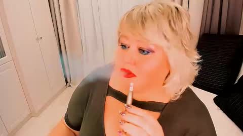 Snapshot of huge_booobs chatting on 15, 10, 2025 milli online show from 15, 10, 2025