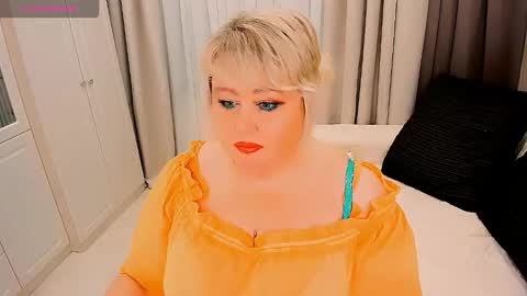 Snapshot of huge_booobs chatting on 1, 12, 2025 milli online show from 1, 12, 2025