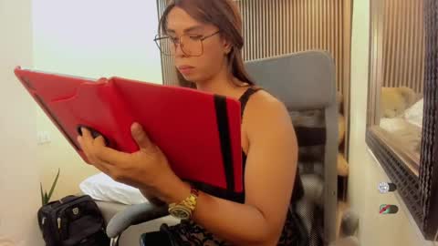 Queen karen grey online show from 23, 12, 2024