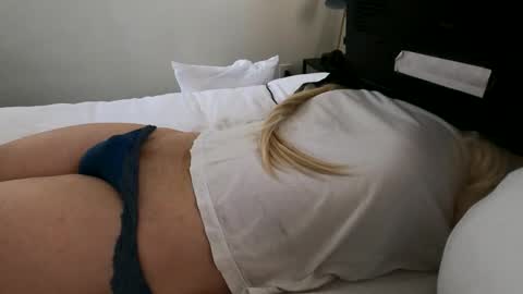 HugeCumshots online show from 19, 4, 2026