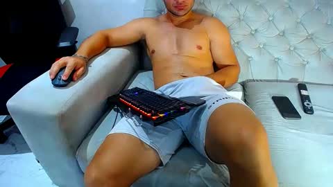 Snapshot of hugo_19cm chatting on 20, 4, 2026 hugo19cm online show from 20, 4, 2026