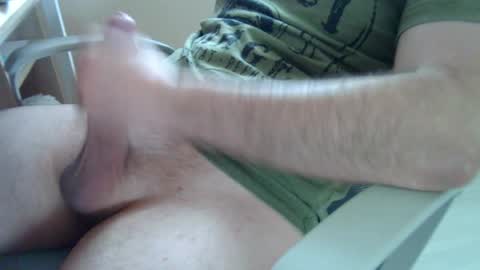 Snapshot of hundick95 chatting on 14, 4, 2026 hundick95 online show from 14, 4, 2026