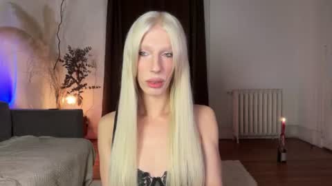 Snapshot of hung_angel_xxl chatting on 15, 6, 2026 Alice help me reach 100 likes online show from 15, 6, 2026