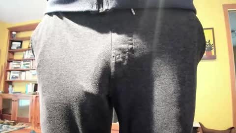 Big uncut cock dripping online show from 31, 12, 2024