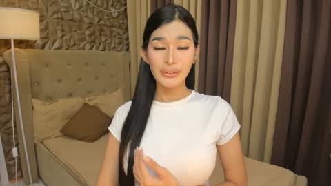 hunkhomerontop online show from 26, 10, 2025