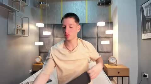 Snapshot of hunterheat_ chatting on 12, 11, 2025 hunterheat_ online show from 12, 11, 2025