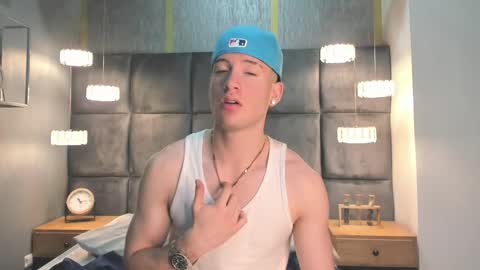 Snapshot of hunterheat_ chatting on 26, 11, 2025 hunterheat_ online show from 26, 11, 2025