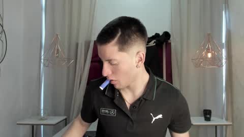 Snapshot of hunterheat_ chatting on 27, 11, 2025 hunterheat_ online show from 27, 11, 2025