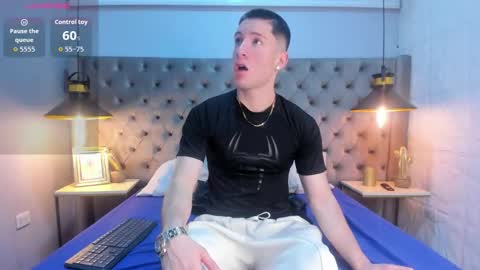 Snapshot of hunterheat_ chatting on 1, 12, 2025 hunterheat_ online show from 1, 12, 2025