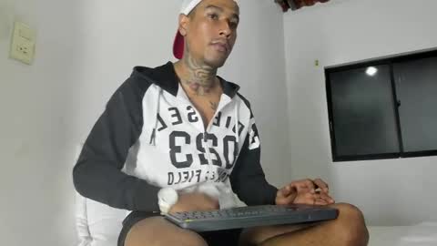 Snapshot of hunting_blondes chatting on 14, 4, 2026 hunting_blondes online show from 14, 4, 2026