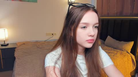 Snapshot of hwadwellingham chatting on 15, 4, 2026 Lily online show from 15, 4, 2026