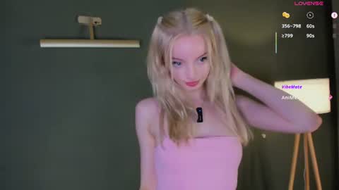 Snapshot of hypno_eyes_babe chatting on 15, 6, 2026 Kate online show from 15, 6, 2026