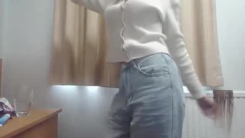 Snapshot of hypnoticlily chatting on 17, 4, 2026 hypnoticlily online show from 17, 4, 2026