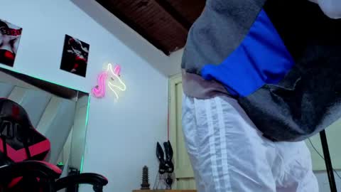 Snapshot of i_am_kelvis_ chatting on 23, 4, 2026 kelvis online show from 23, 4, 2026