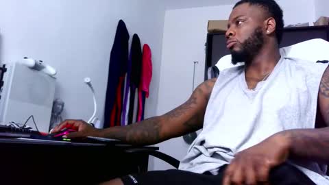 Mr H Independent model online show from 8, 11, 2025