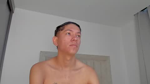 Snapshot of iamjulian_ chatting on 22, 4, 2026 Juliiiiian online show from 22, 4, 2026