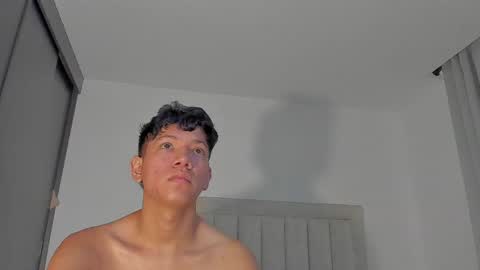 Snapshot of iamjulian_ chatting on 10, 5, 2026 Juliiiiian online show from 10, 5, 2026