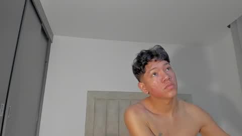 Snapshot of iamjulian_ chatting on 27, 5, 2026 Juliiiiian online show from 27, 5, 2026