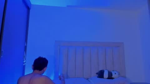 Snapshot of iamjulian_ chatting on 4, 6, 2026 Juliiiiian online show from 4, 6, 2026