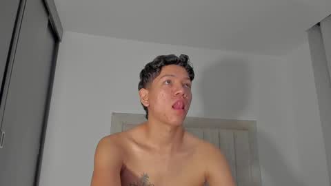 Snapshot of iamjulian_ chatting on 7, 6, 2026 Juliiiiian online show from 7, 6, 2026