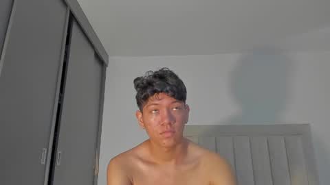 Snapshot of iamjulian_ chatting on 5, 7, 2026 Juliiiiian online show from 5, 7, 2026