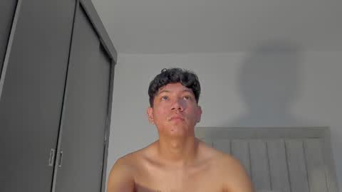 Snapshot of iamjulian_ chatting on 10, 7, 2026 Juliiiiian online show from 10, 7, 2026