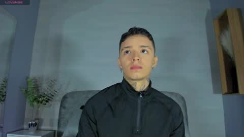Snapshot of ian_castillo_ chatting on 9, 6, 2026 IAN CASTILLO online show from 9, 6, 2026