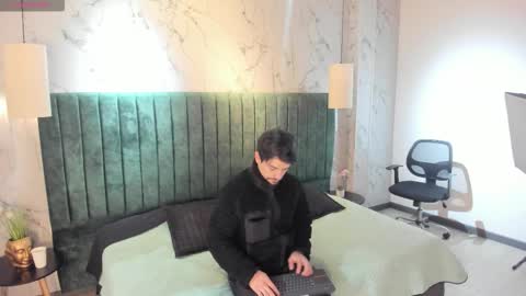 Ian Davis online show from 10, 10, 2025