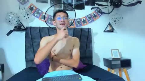 Snapshot of ian_thompsoncut chatting on 11, 10, 2025 Ian Thompson online show from 11, 10, 2025