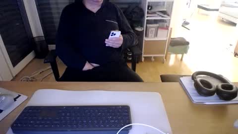 Snapshot of iandy12 chatting on 8, 3, 2026 iandy12 online show from 8, 3, 2026