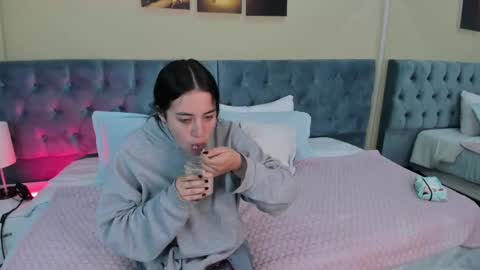Snapshot of icysweetcam chatting on 3, 2, 2025 Icy online show from 3, 2, 2025