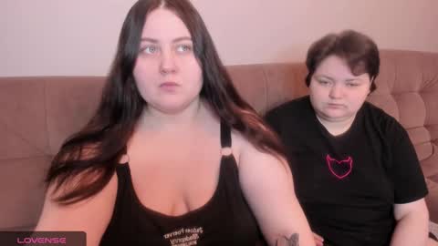 Snapshot of ihaveasecret_ chatting on 1, 2, 2025 Alice online show from 1, 2, 2025