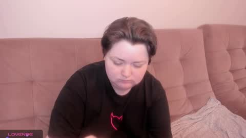 Snapshot of ihaveasecret_ chatting on 2, 2, 2025 Alice online show from 2, 2, 2025