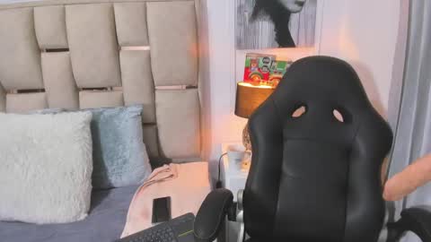 Snapshot of iliy_ chatting on 30, 12, 2024 ILY online show from 30, 12, 2024