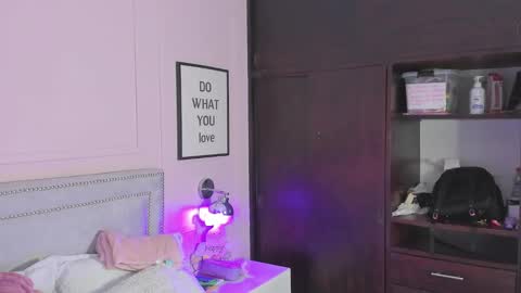 Snapshot of iliy_ chatting on 14, 2, 2025 ILY online show from 14, 2, 2025