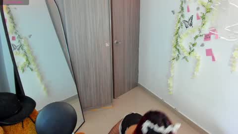 Snapshot of immia_rosse chatting on 12, 12, 2024 mia --------- COL TIME online show from 12, 12, 2024