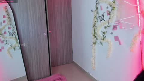 Snapshot of immia_rosse chatting on 17, 12, 2024 mia --------- COL TIME online show from 17, 12, 2024