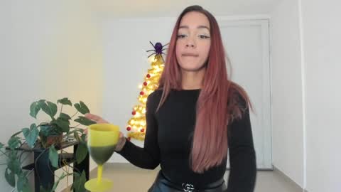 Snapshot of immia_rosse chatting on 30, 12, 2024 mia --------- COL TIME online show from 30, 12, 2024