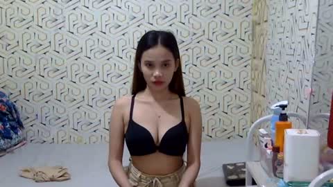 Snapshot of imyourgirl_vanessa26 chatting on 14, 7, 2026 Im sad because im lonely wish help me here online show from 14, 7, 2026