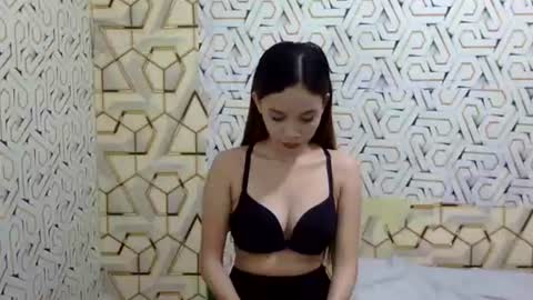 Snapshot of imyourgirl_vanessa26 chatting on 2, 8, 2026 Im sad because im lonely wish help me here online show from 2, 8, 2026