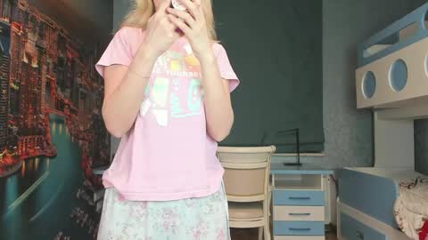 Snapshot of incredible__shell_ chatting on 7, 4, 2026 Masha online show from 7, 4, 2026