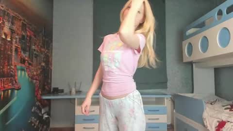 Snapshot of incredible__shell_ chatting on 14, 4, 2026 Masha online show from 14, 4, 2026