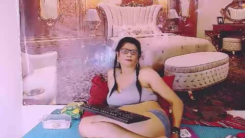 Snapshot of indianallure chatting on 19, 5, 2026 Femiez online show from 19, 5, 2026