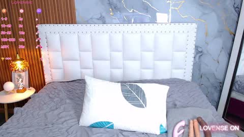 LITTLE AINHOA  online show from 23, 1, 2025