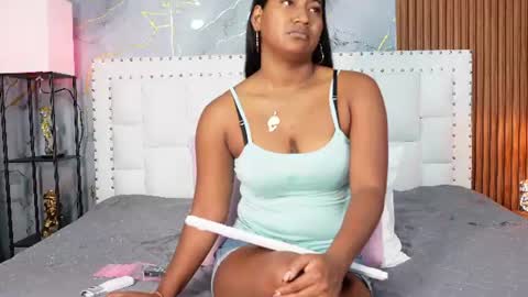 Snapshot of indiancutiie chatting on 13, 7, 2026 LITTLE AINHOA online show from 13, 7, 2026