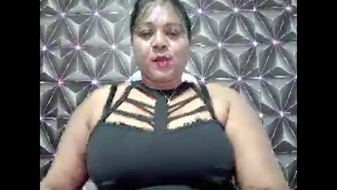 Snapshot of indiandelia chatting on 1, 11, 2025 indiandelia online show from 1, 11, 2025