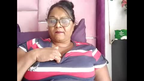 Snapshot of indiandelia chatting on 18, 11, 2025 indiandelia online show from 18, 11, 2025