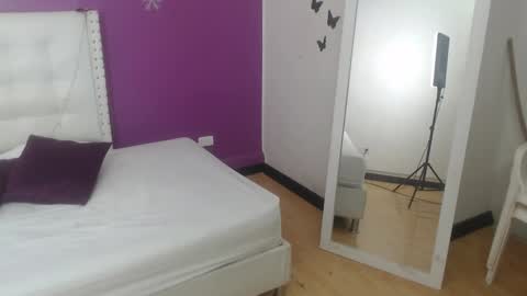 innocent_sexybaby online show from 18, 11, 2025