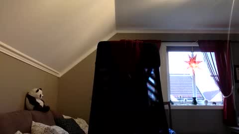 insignia20 online show from 4, 12, 2025